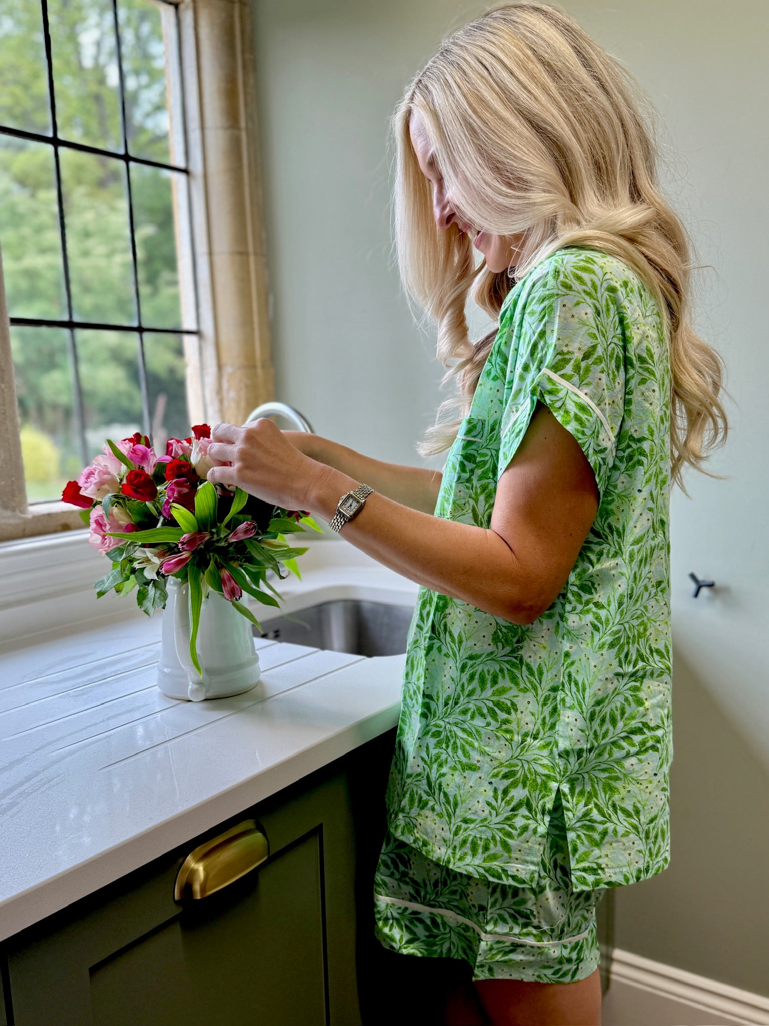 A lovely Rosehip Design short pyjama set in cotton voile with floral print. The top is buttoned with piping detail and the shorts are elasticated and have a drawstring.