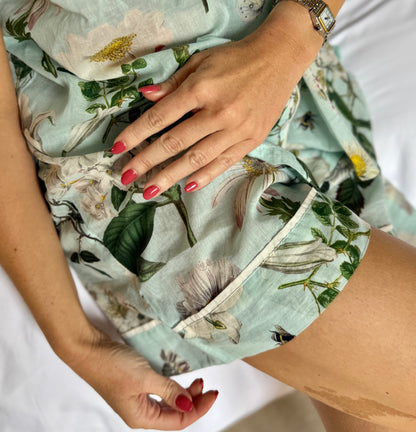 A lovely shirt and short Rosehip Design Pyjama set in cotton voile with floral print. The shirt is buttoned with piping details. The shorts are elasticated and have a drawstring.