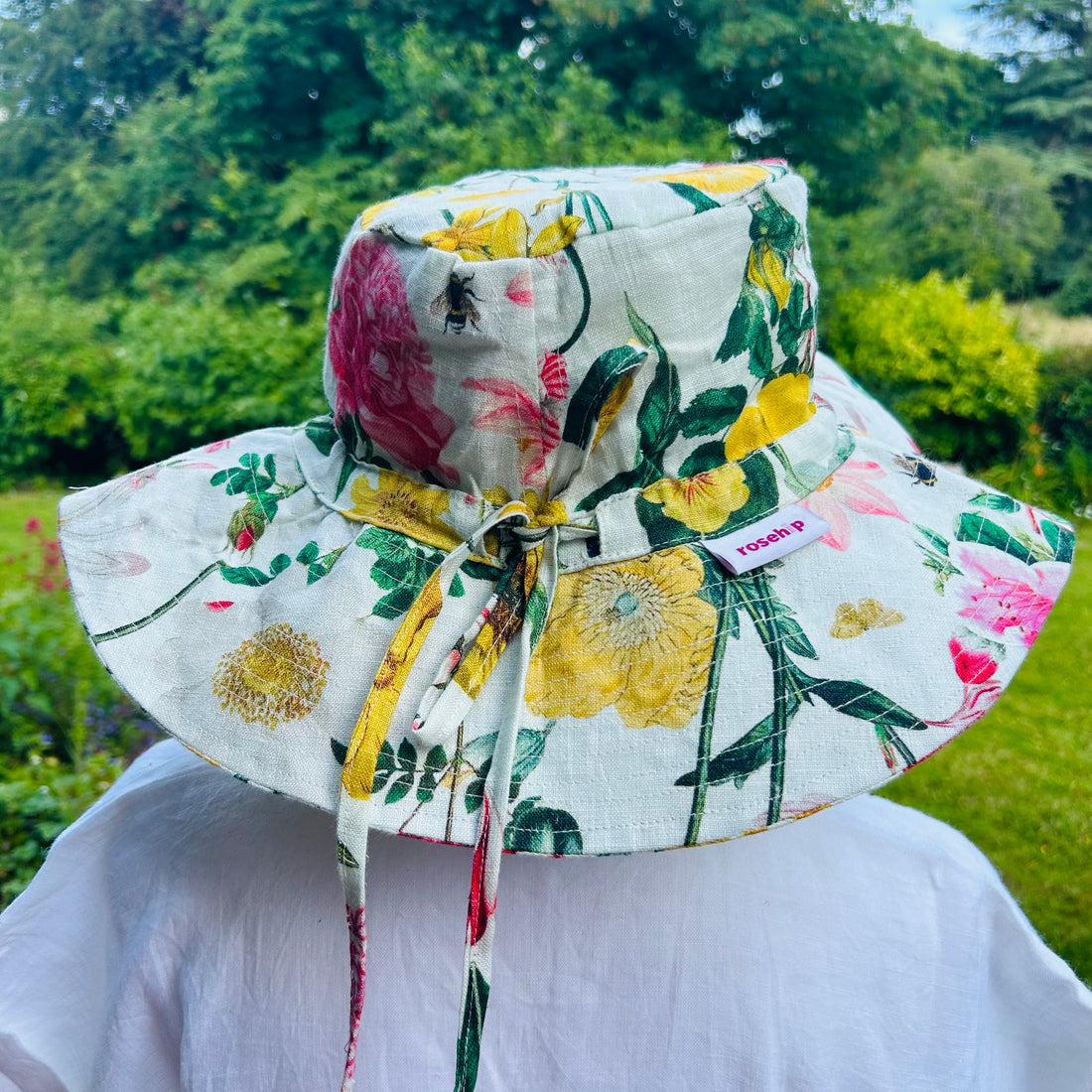 Rosehip Design Sun Hat blends our cheerful Corsley design with practicality. The Sunhat is made from a mix of cotton and linen with an adjustable head band which fits all sizes.