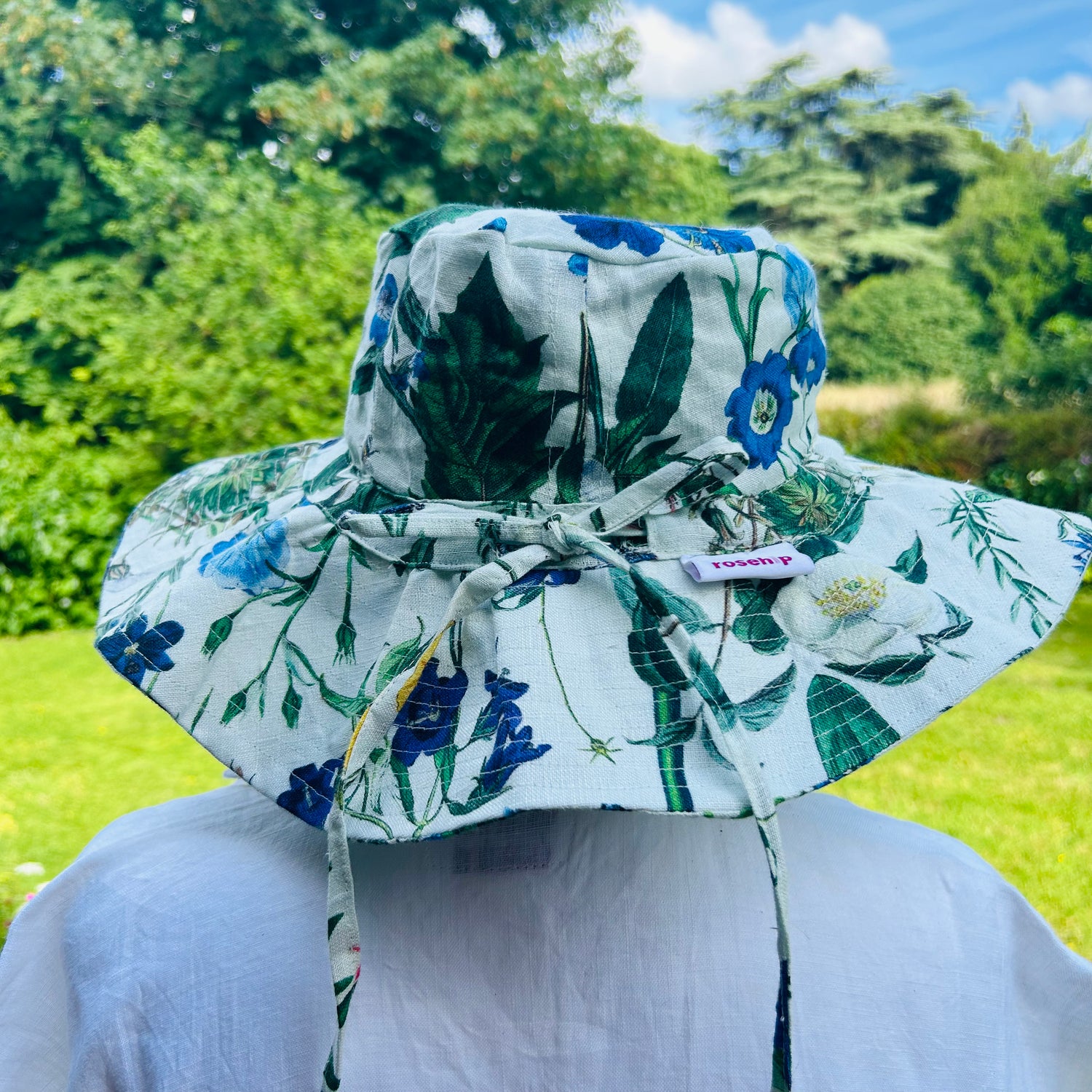 Rosehip Design Sun Hat blends our timeless Moody Blues design with practicality. The Sunhat is made from a mix of cotton and linen with an adjustable head band which fits all sizes.