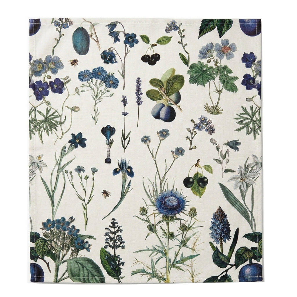 This stylish tea towel from Rosehip Design features a vibrant, vintage-inspired floral themed print.
Made from 100% cotton, this practical and highly absorbent essential makes drying dishes effortless.
Complete with a hanging loop, it is a durable, machine-washable accessory.
Also available in matching Apron and Heart Pot Holder.