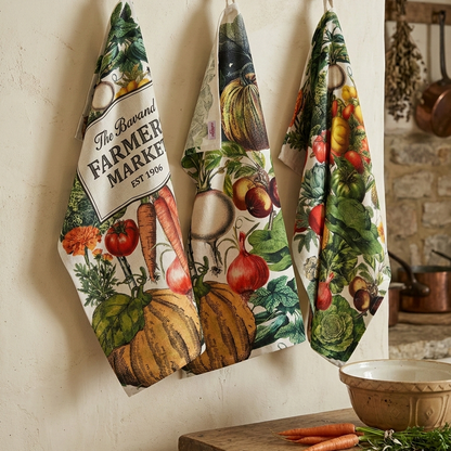 This stylish tea towel from Rosehip Design features a vibrant, vintage-inspired floral themed print.
Made from 100% cotton, this practical and highly absorbent essential makes drying dishes effortless.
Complete with a hanging loop, it is a durable, machine-washable accessory.
Also available in matching Apron and Heart Pot Holder.