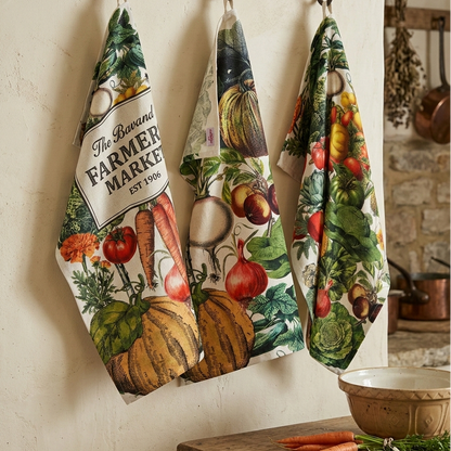 This stylish tea towel from Rosehip Design features a vibrant, vintage-inspired floral themed print.
Made from 100% cotton, this practical and highly absorbent essential makes drying dishes effortless.
Complete with a hanging loop, it is a durable, machine-washable accessory.
Also available in matching Apron and Heart Pot Holder.