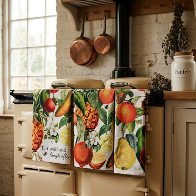 This stylish tea towel from Rosehip Design features a vibrant, vintage-inspired floral themed print.
Made from 100% cotton, this practical and highly absorbent essential makes drying dishes effortless.
Complete with a hanging loop, it is a durable, machine-washable accessory.
Also available in matching Apron and Heart Pot Holder.