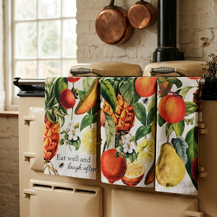 This stylish tea towel from Rosehip Design features a vibrant, vintage-inspired floral themed print.
Made from 100% cotton, this practical and highly absorbent essential makes drying dishes effortless.
Complete with a hanging loop, it is a durable, machine-washable accessory.
Also available in matching Apron and Heart Pot Holder.