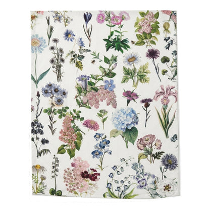 This stylish tea towel from Rosehip Design features a vibrant, vintage-inspired floral themed print.
Made from 100% cotton, this practical and highly absorbent essential makes drying dishes effortless.
Complete with a hanging loop, it is a durable, machine-washable accessory.
Also available in matching Apron and Heart Pot Holder.