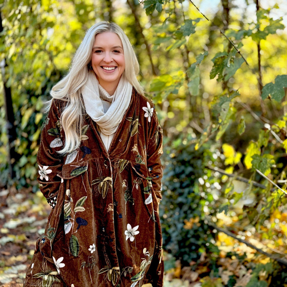 Wrap yourself in autumn warmth with this long velvet coat in a rich Rosehip Design Winter Floral that perfectly echoes the season. The soft velvet exterior is complemented by a classic check lining, adding a touch of style to its bold, modern silhouette. Luxuriously warm yet effortlessly wearable, it’s the perfect layer for crisp autumn days — whether you’re strolling through the countryside or heading into the city.