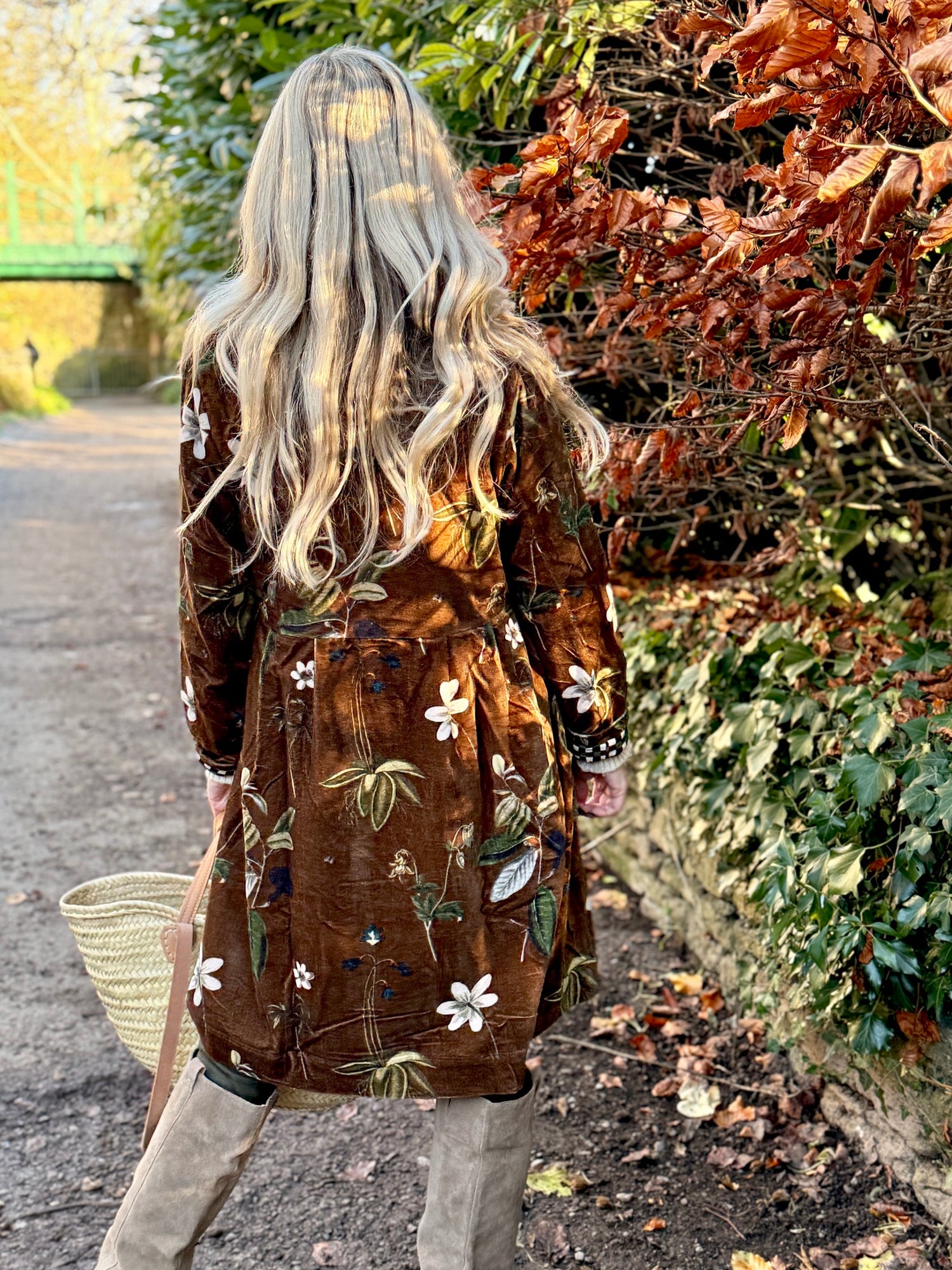 Wrap yourself in autumn warmth with this long velvet coat in a rich Rosehip Design Winter Floral that perfectly echoes the season. The soft velvet exterior is complemented by a classic check lining, adding a touch of style to its bold, modern silhouette. Luxuriously warm yet effortlessly wearable, it’s the perfect layer for crisp autumn days — whether you’re strolling through the countryside or heading into the city.