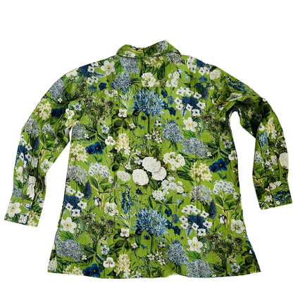 Embrace the blooming season with our Harriet Linen Shirt. This classic piece features front buttons and long sleeves with a cuff for a timeless look. The side button detail adds a touch of uniqueness, while the floral design adds a playful twist. Stay on trend in our Spring Greens design.